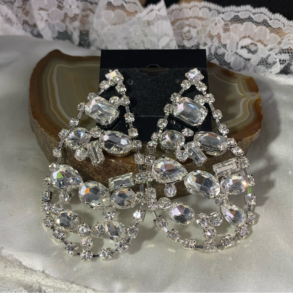 Sparkling Silver Crystal Teardrop EarringsClear Rhinestone Earrings